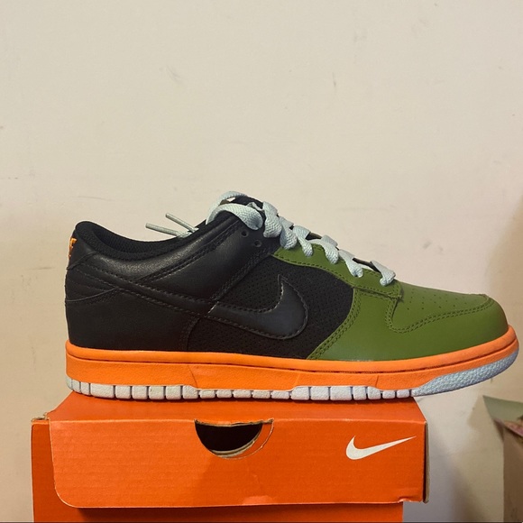 Nike Shoes - Nike dunk low